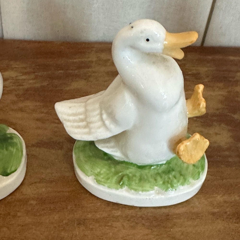 Charming White Ceramic Duck Figurines - Picture 3 of 7